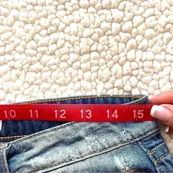 KanCan Mid Rise Cotton/Rayon Super Distressed Faded Mom Jean Shorts Size 7/27 - Picture 15 of 15